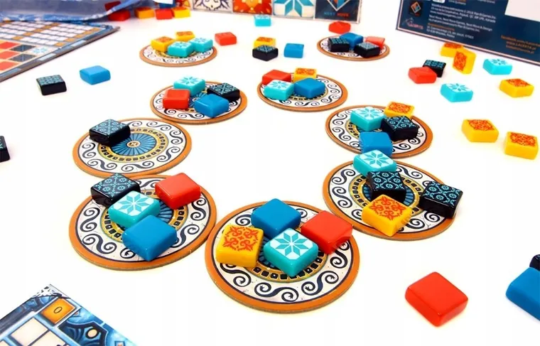 Rebel, Azul, gra familijna