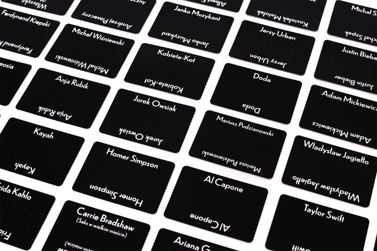 Rebel, Ukryta tożsamość, gra familijna