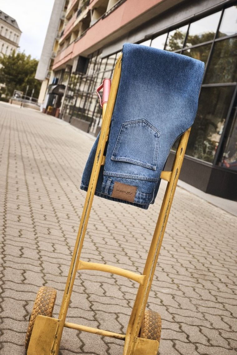 Regulowane jeansy z szerokimi nogawkami NOWEAR