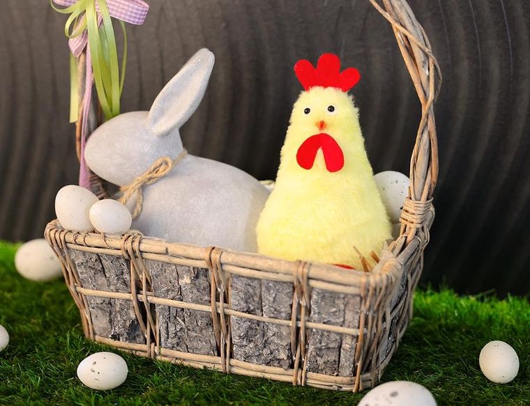 Saska Garden, kura stojąca, dekoracja wiosenna, 17 cm