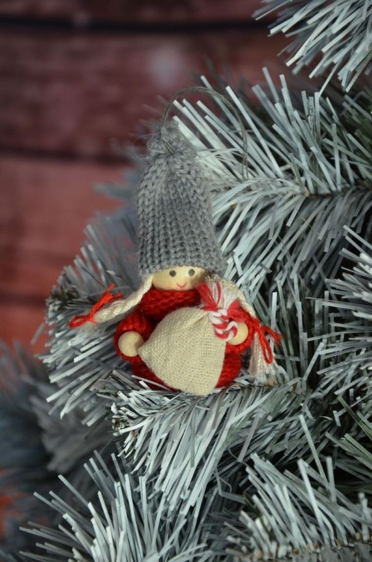 Saska Garden, laleczka dekoracyjna z workiem, czerwona, 7,5 cm