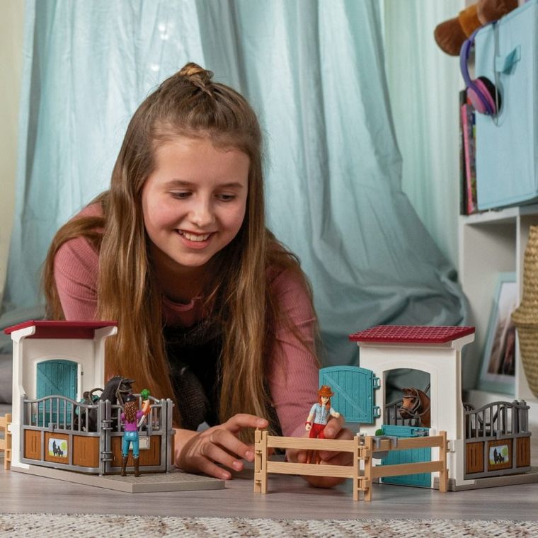 Schleich, Horse Club, Boks dla koni: Lisa i Storm, zestaw, 42709