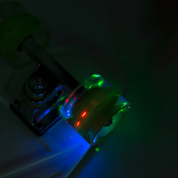 Smiki, deskorolka typu fish ze świecącymi kołami LED, niebieska