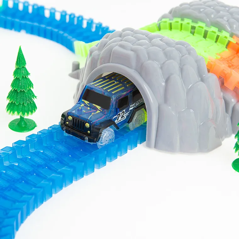 Smiki, Magic Tracks, elastyczny tor samochodowy z pojazdem, 528 elementów