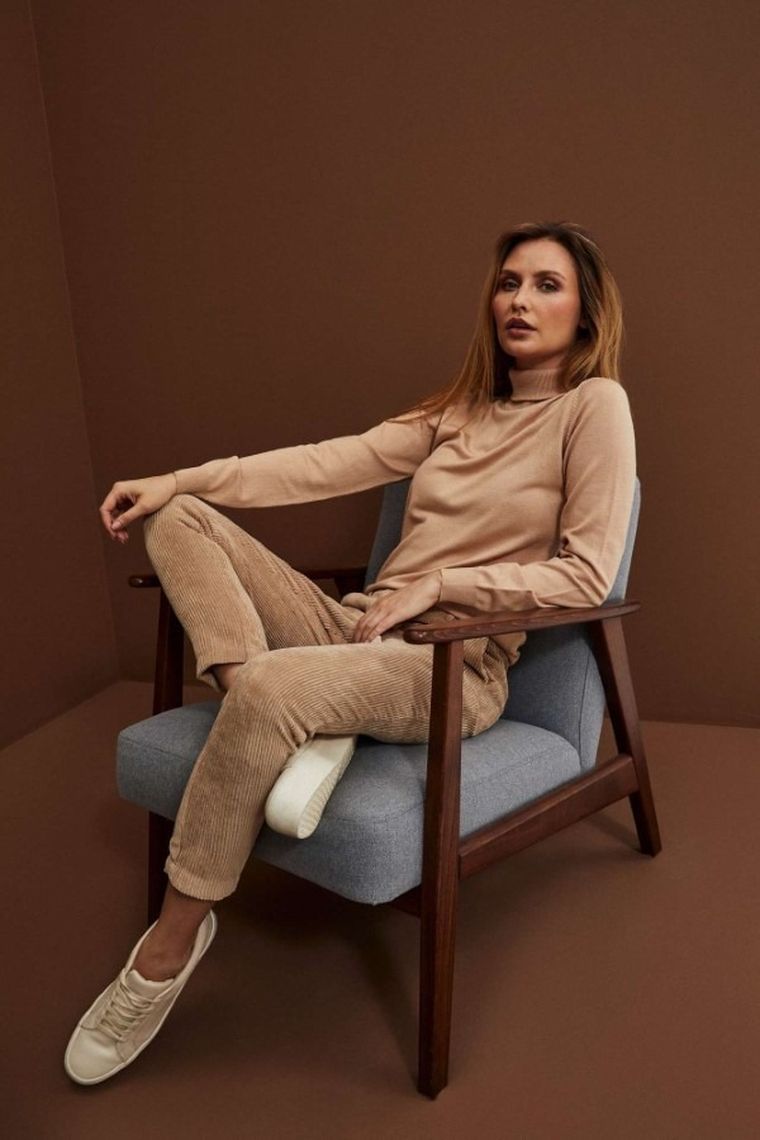 Spodnie materiałowe damskie, beżowe, Moodo