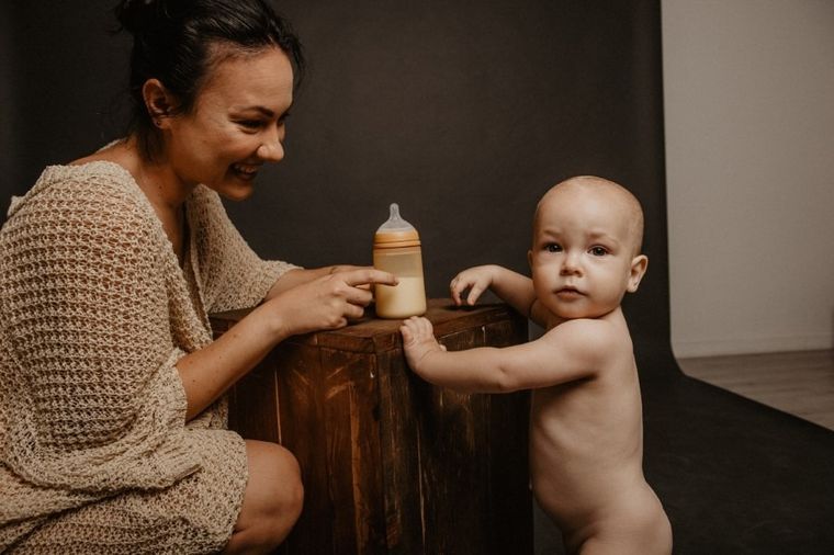 Suavinex, butelka silikonowa ze smoczkiem SX Pro, przepływ średni, musztardowa, 240 ml