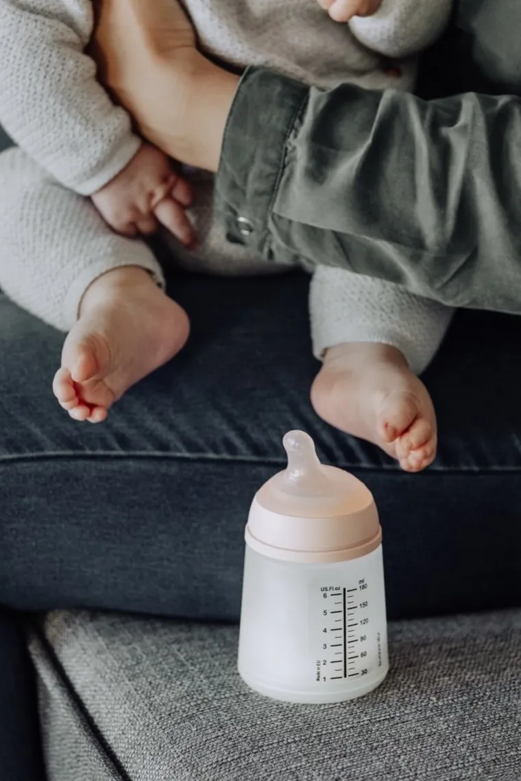 Suavinex, Zero Zero, butelka ze smoczkiem i woreczkiem, zestaw startowy, 180 ml