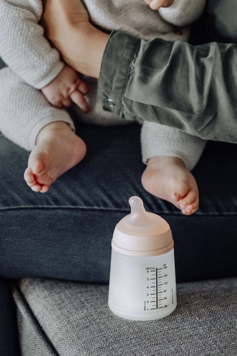 Suavinex, Zero Zero, zestaw startowy z butelką, przepływ adaptacyjny, 180 ml, 0-2m