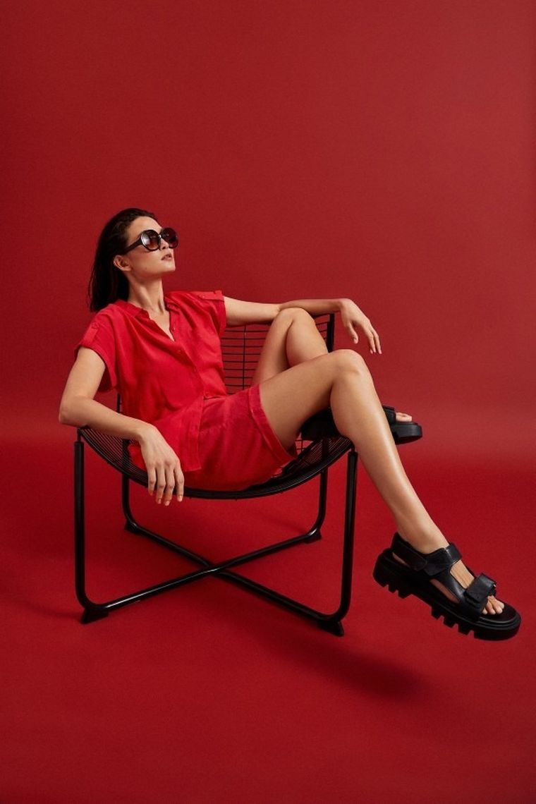 Szorty damskie z lnem, czerwone, Moodo