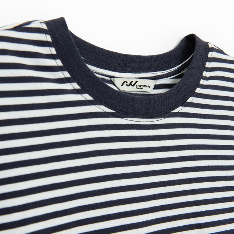 T-shirt z nadrukiem w paski o kroju crop NOWEAR