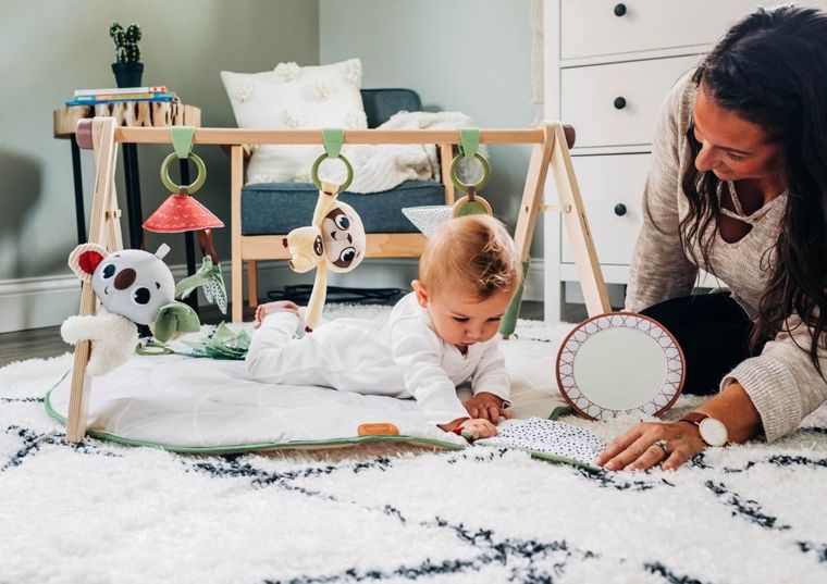 Tiny Love, Boho Chic, gimnastyka, mata dla bobasa z drewnianym stojakiem