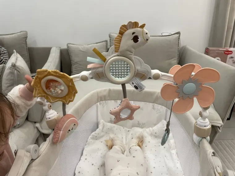 Tiny Love, Kraina Jednorożca, łuk z zabawkami