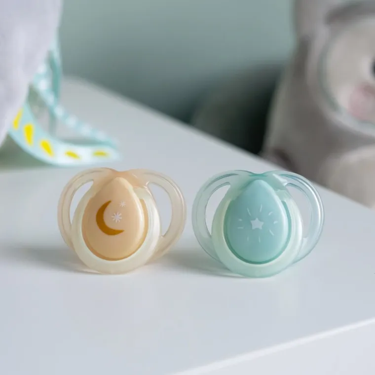 Tommee Tippee, Night, smoczek uspokajający, 0-6 m, 2 szt.