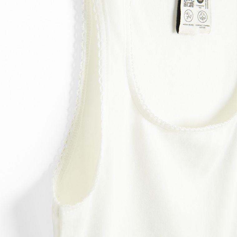 Top bez rękawów z domieszką modalu NOWEAR