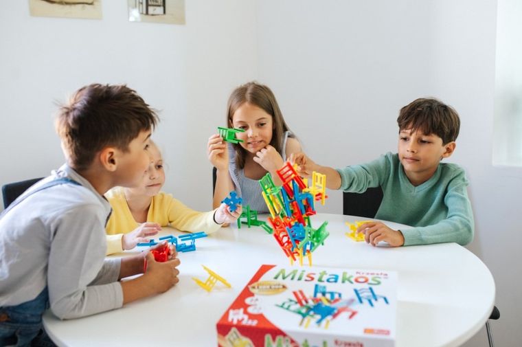 Trefl, Mistakos, Krzesła, gra zręcznościowa