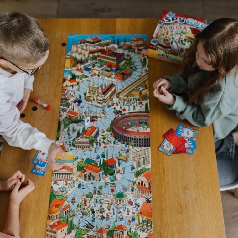 Trefl, Rodzina Treflików, Spy Guy Roma, gra familijna