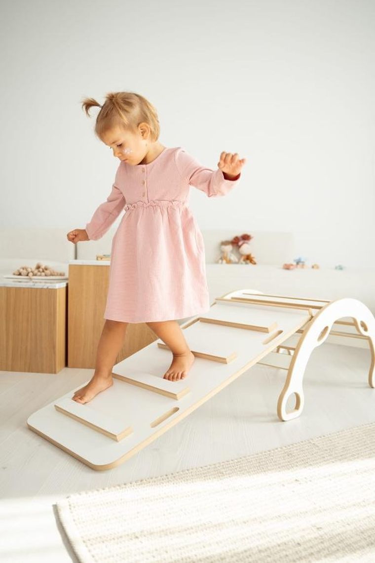 tupti.wood, 3w1: mały bujak montessori z uchwytami + mała zjeżdżalnia, drabinka + blat