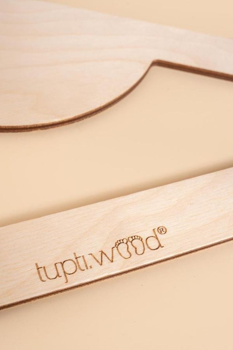 tupti.wood, drewniany wieszak dziecięcy na ubrania