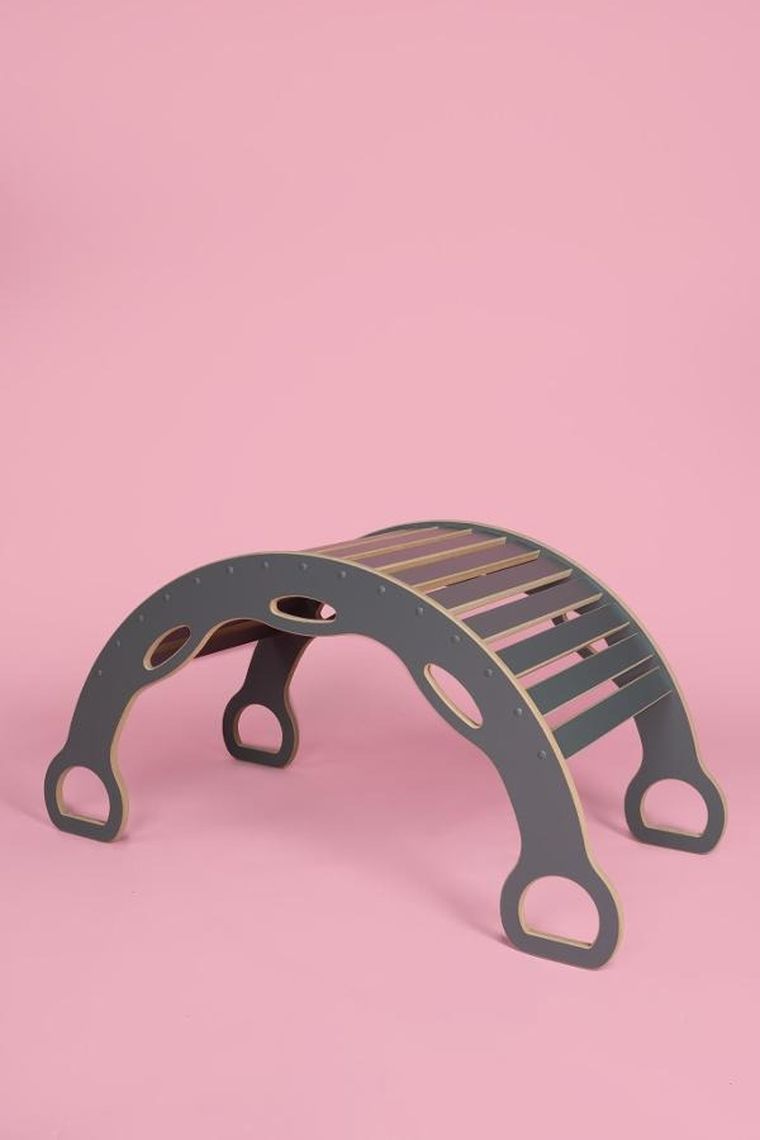 tupti.wood, duży bujak montessori z uchwytami, szary