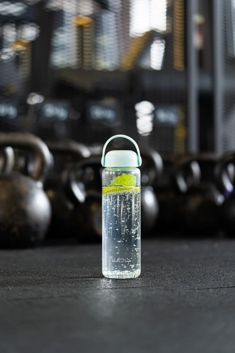 Vialli Design, Fuori, szklana butelka na wodę, miętowa, 540 ml