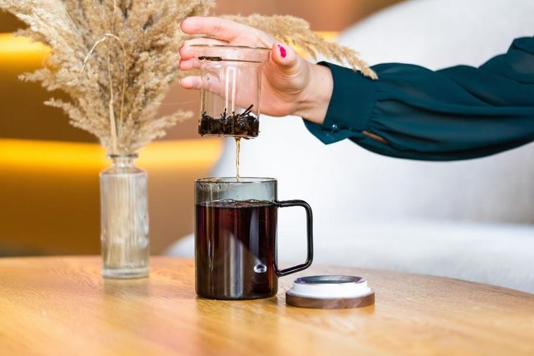 Vialli Design, szklanka z zaparzaczem Soho, 350 ml, grafitowa