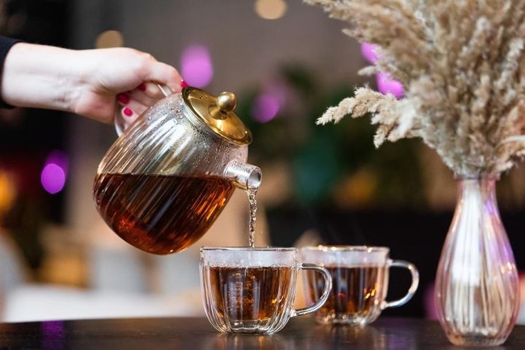 Vialli Design, zaparzacz do herbaty, 1000 ml, Tulip złoty mat