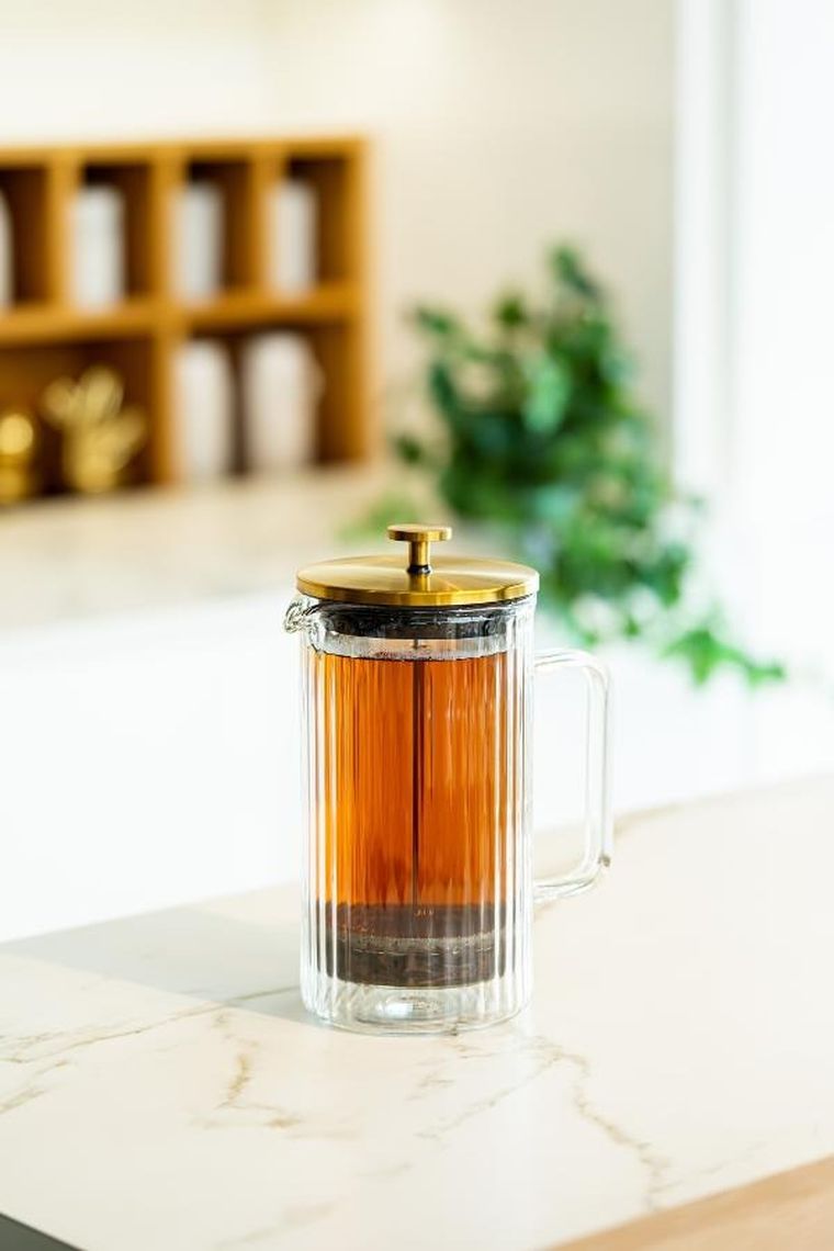 Vialli Design, zaparzacz do kawy i herbaty z podwójną ścianką, 1000 ml, Tulip złoty mat