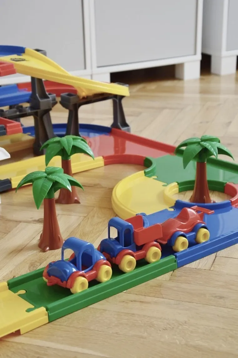 Wader, Play Tracks Garage, garaż 3-poziomowy z windą