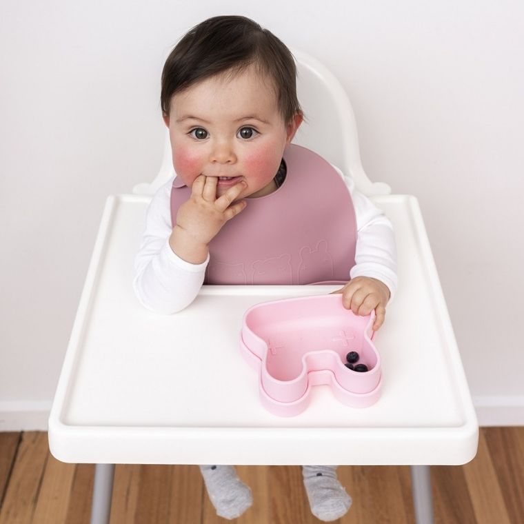 We Might Be Tiny, zestaw śliniaków silikonowych z kieszonką, różowy