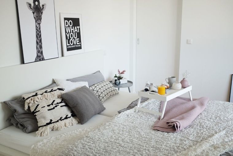 Zeller, uniwersalny stolik ze składanymi nóżkami, biały