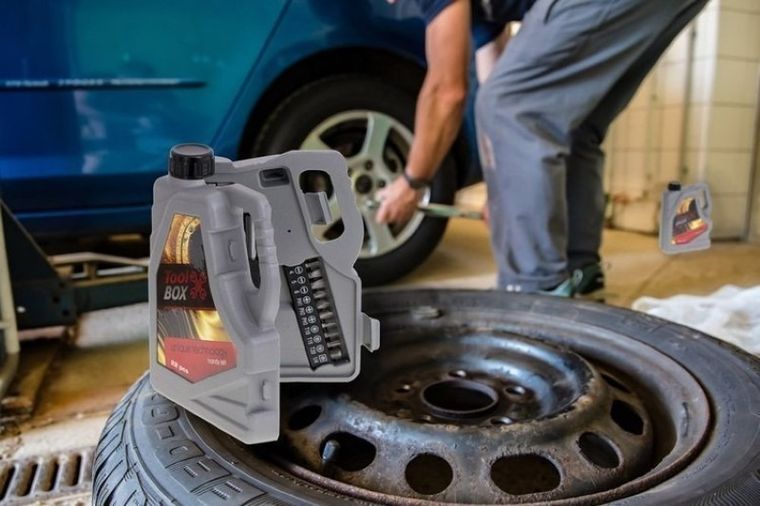 Zestaw narzędziowy, kanister