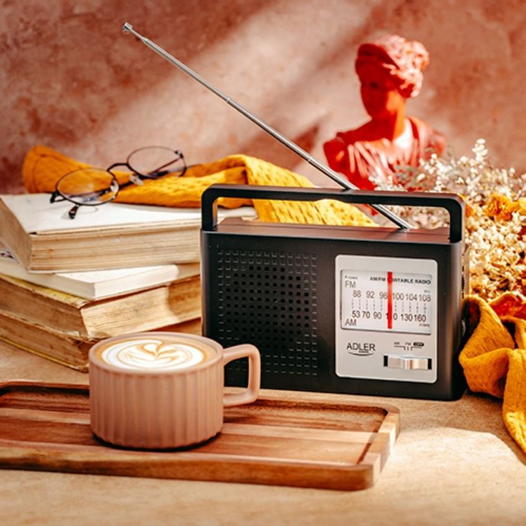 Adler, radio AM/FM, antena