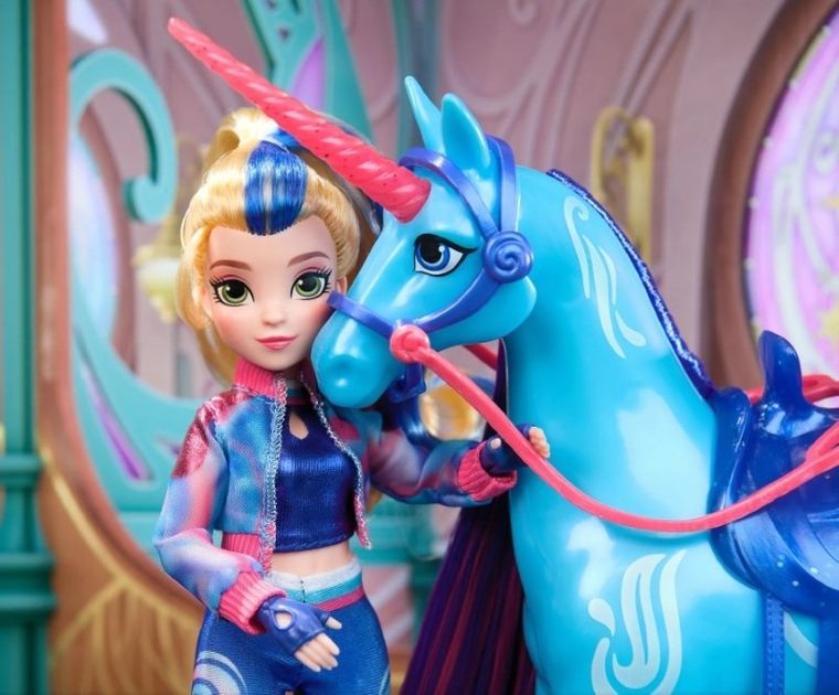 Akademia Jednorożców, Isabel, lalka modowa