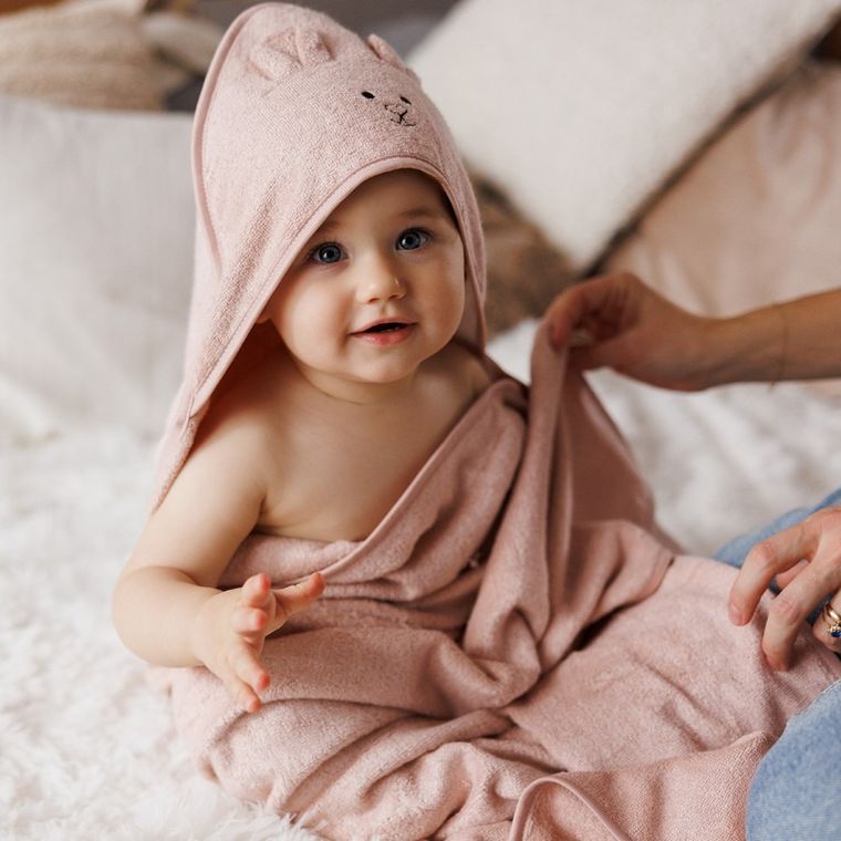 BabyOno, okrycie kąpielowe bambusowe z kapturkiem, różowe, 100-100 cm