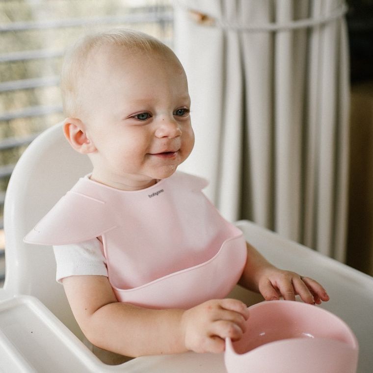 BabyOno, silikonowy śliniak z regulowanym zapięciem, różowy