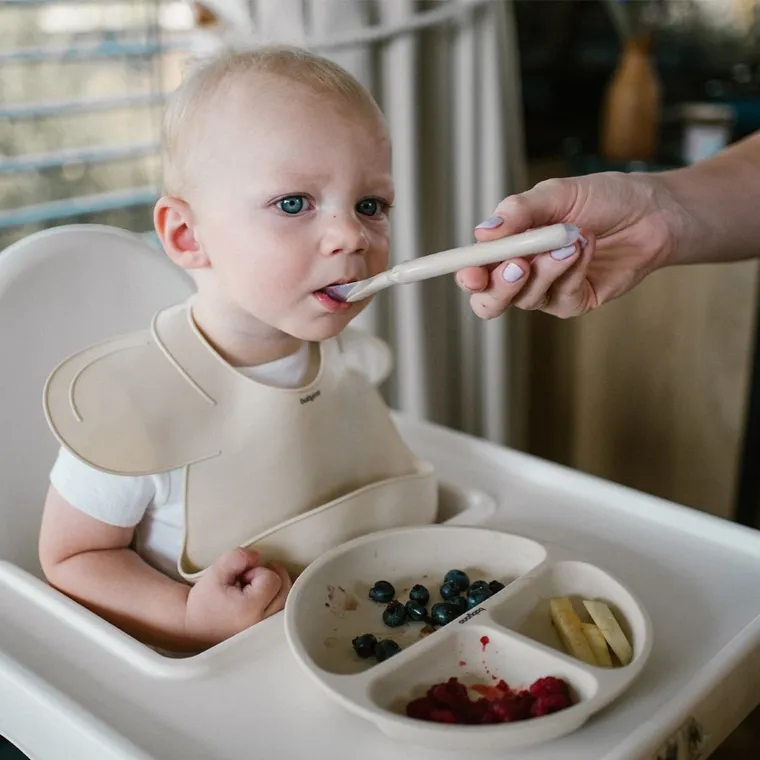 BabyOno, silikonowy talerzyk z przyssawką, beżowy