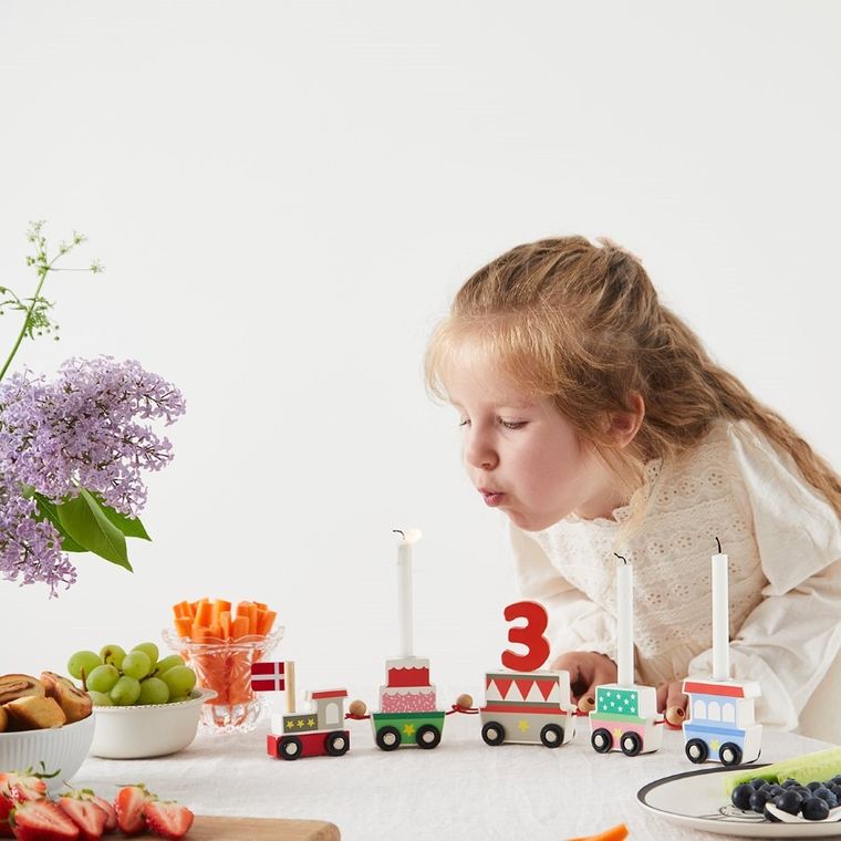 Barbo Toys, drewniany pociąg urodzinowy, 18 elementów