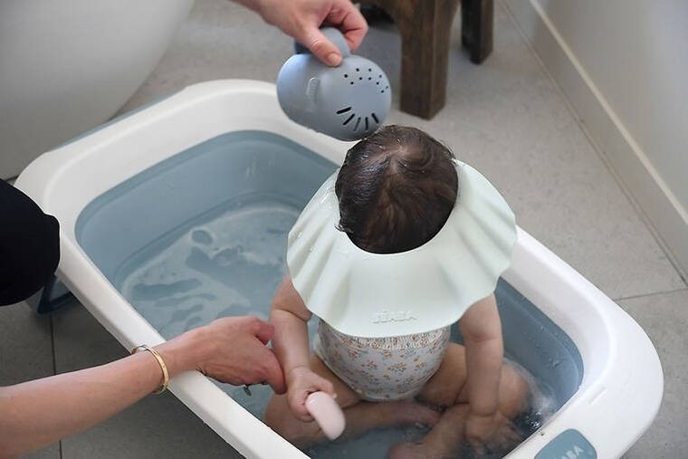 Beaba, silikonowy daszek do mycia głowy, Misty Green