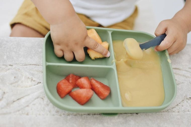 Beaba, silikonowy talerzyk z przyssawką, trójdzielny, sage green