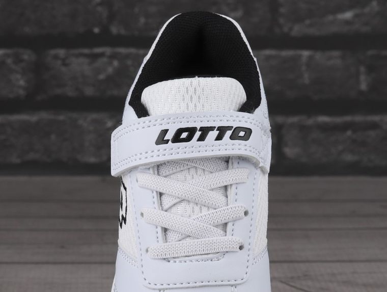 Buty piłkarskie dziecięce, halowe, białe, Whizzer K