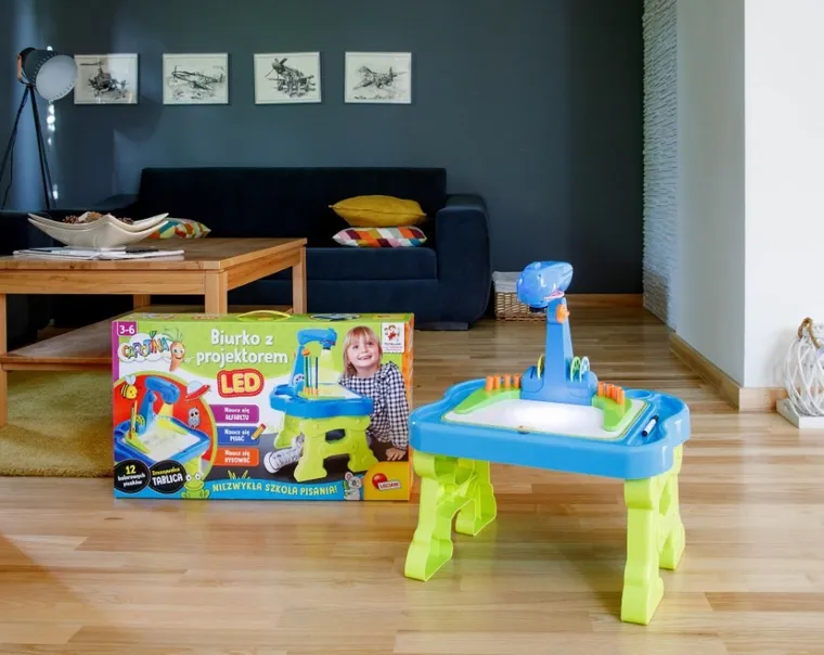 Carotina, biurko z projektorem LED