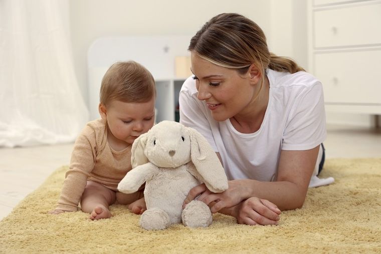 Cloud B, Love Light, Buddies Billy Bunny, szumiąca maskotka z czujnikiem ruchu i muzyką