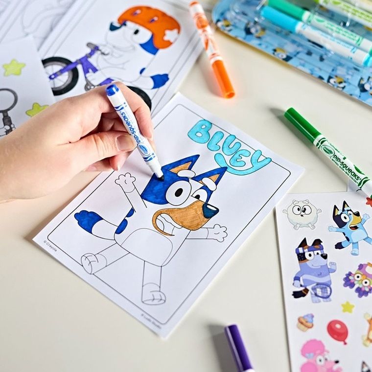 Crayola, Bluey, zestaw artystyczny z kolorowankami, naklejkami i flamastrami, 47 elementów