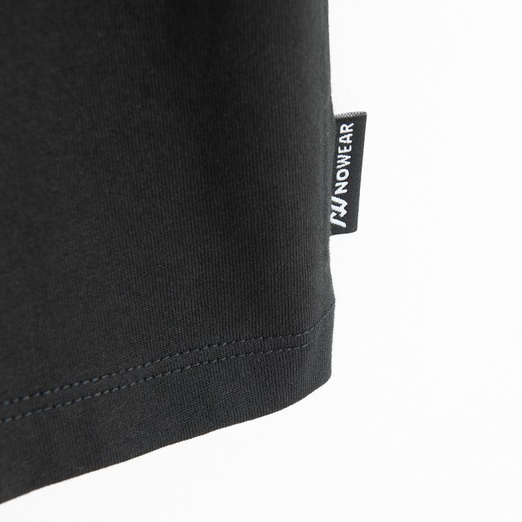 Czarna koszulka basic o kroju relaxed NOWEAR