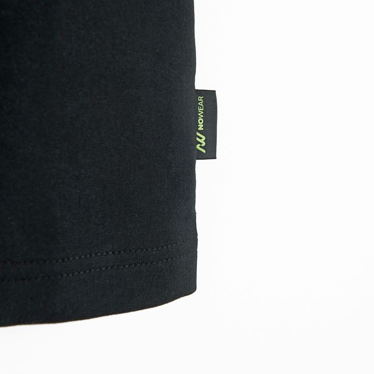 Czarny t-shirt unisex o luźnym kroju NOWEAR