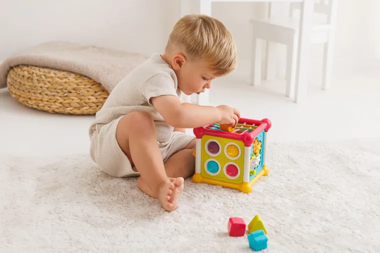 Dumel Discovery, Kostka Motoryczne niespodzianki