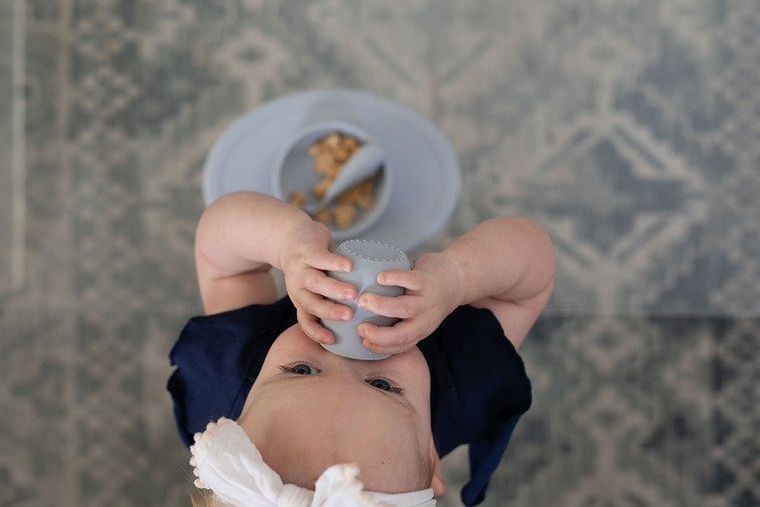 EZPZ, Tiny Spoon, silikonowa łyżeczka 2 szt. pastelowa szarość