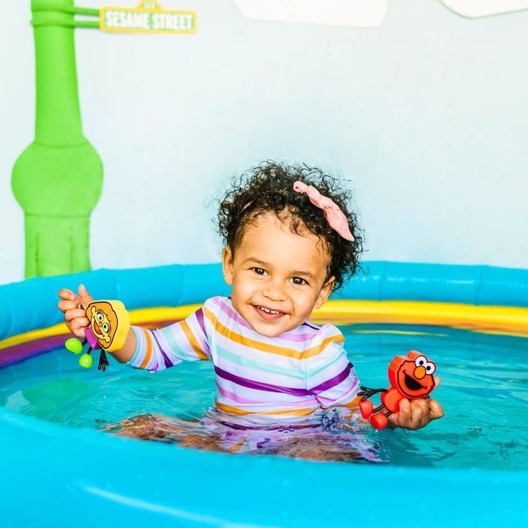 Glo Pals, Julia, postać do kąpieli i kostki sensoryczne świecące w wodzie, zestaw