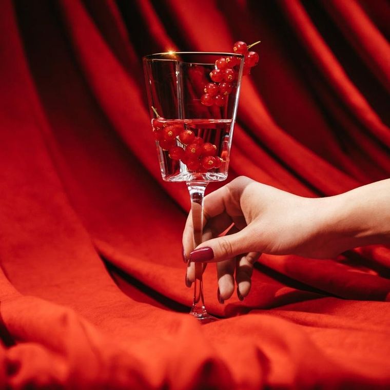 Homla, Amar, kieliszek na wino w kształcie serca ze złotym rantem, 0,3l, 726613