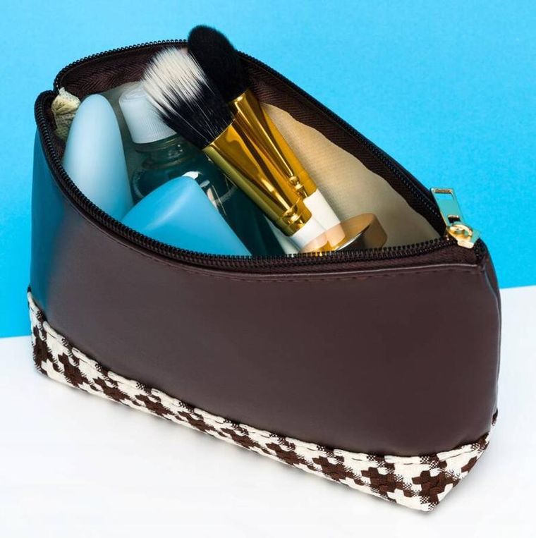Kosmetyczka podróżna, brązowa, skóra ekologiczna, Rovicky